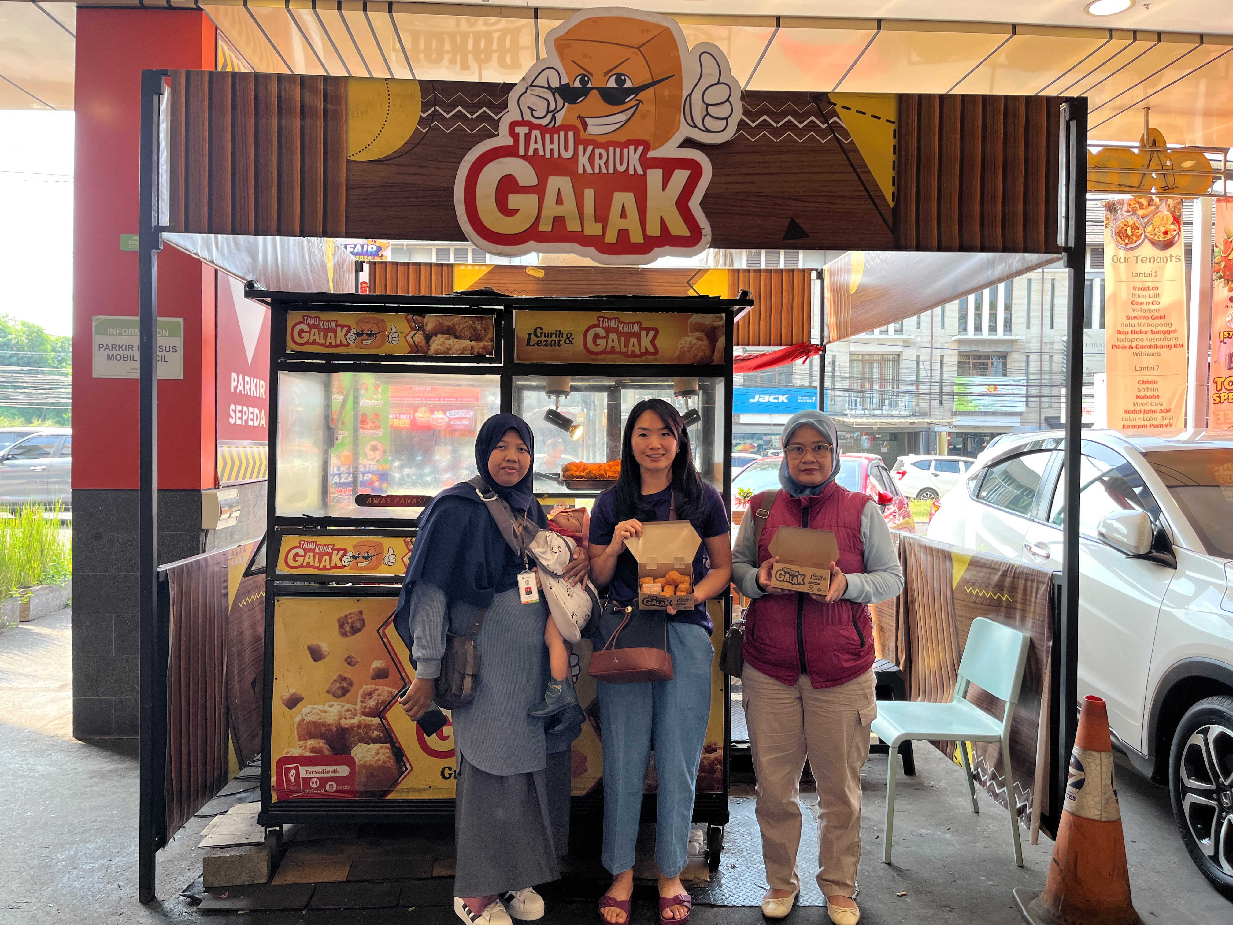 Semangkuk sajian halal sehat dengan telur, sayuran segar, dan sambal — buatan mitra UMKM binaan Menu Halal Bandung